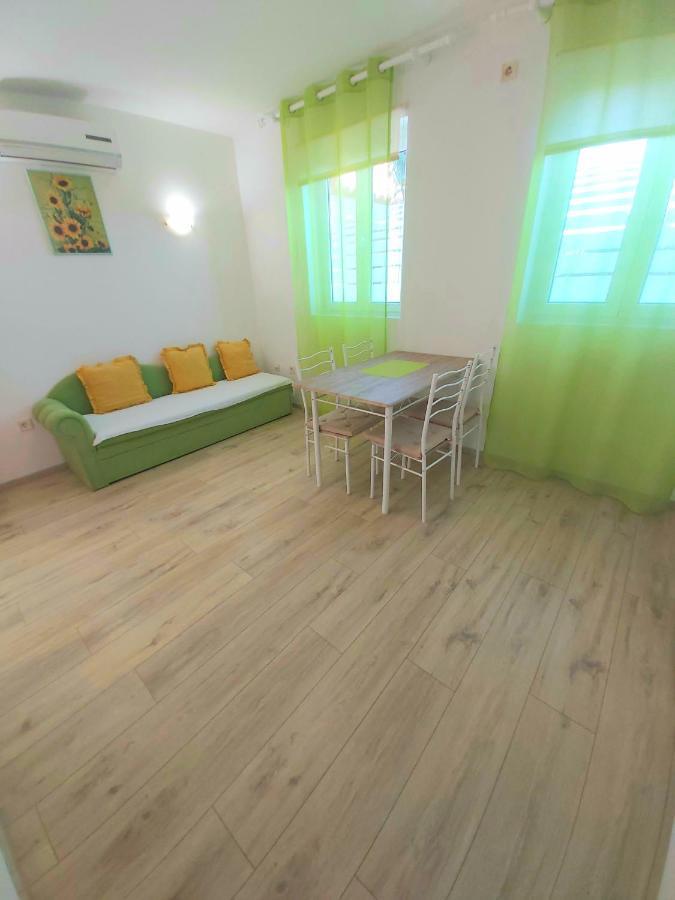 La Meri Apartment Cunski Bagian luar foto