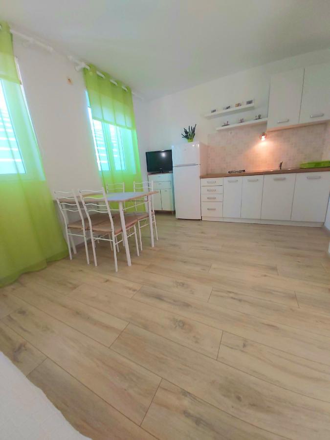 La Meri Apartment Cunski Bagian luar foto